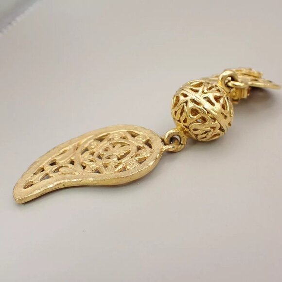 CHANEL CC Paisley Motif Drop Earrings 95P Clip-On Gold-Plated Vintage - Picture 5 of 15